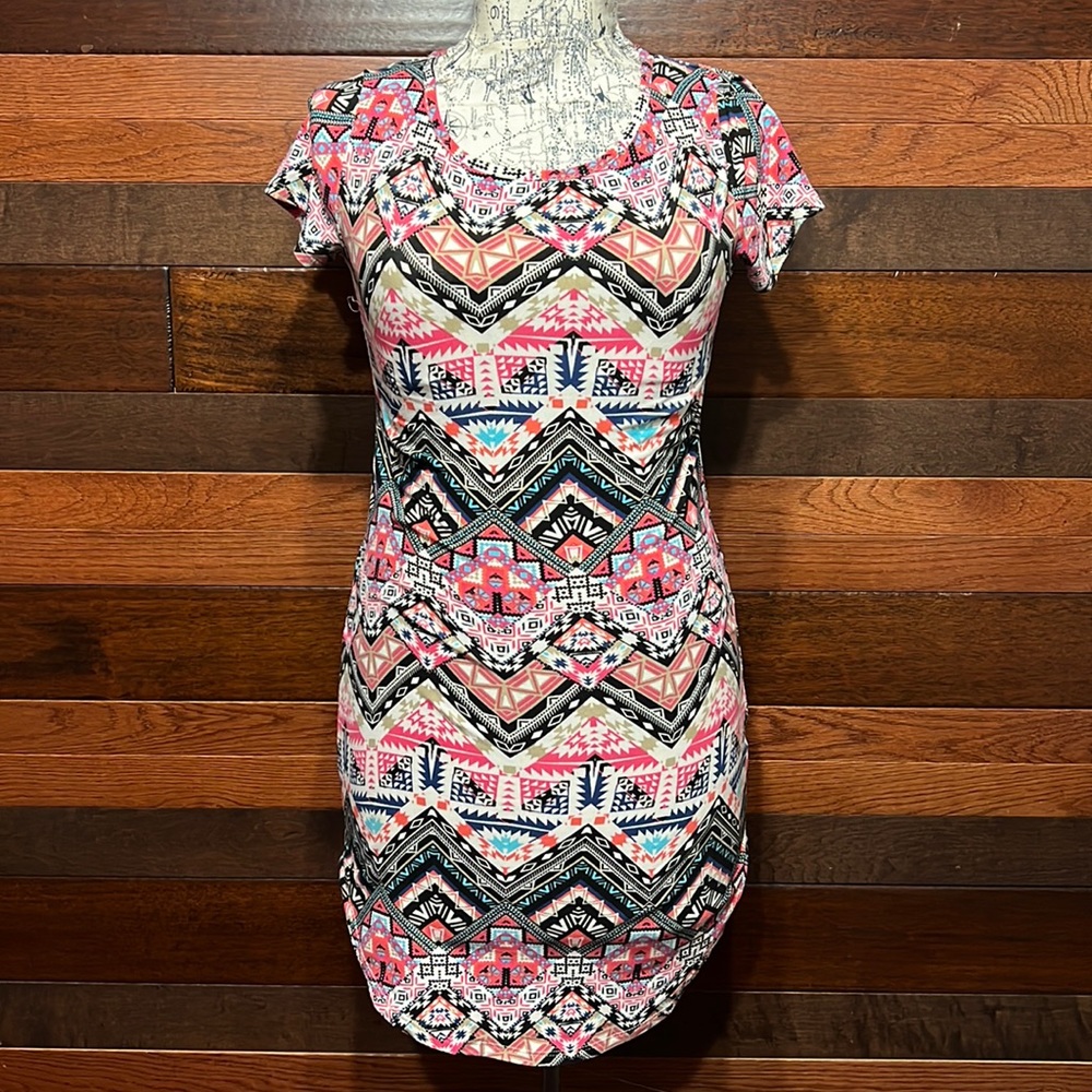 Derek Heart Stretchy Scoop Neck Short Sleeve Geometric Pattern Midi Dress